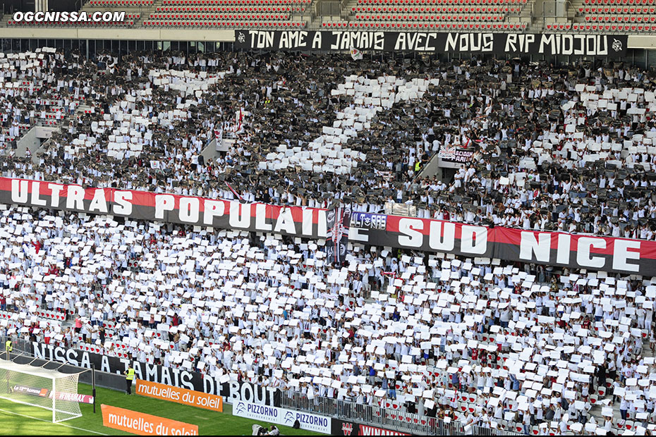 Le tifo hommage est superbe en BSN