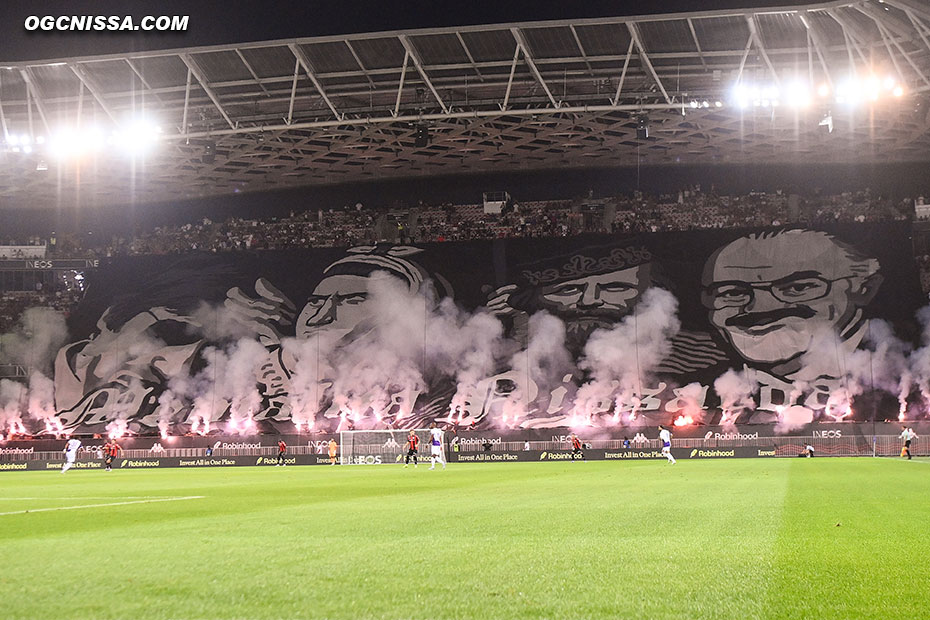 Des fumigènes pour mettre de la couleur au tifo de la BSN