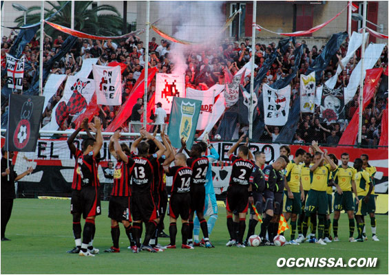 Présentation des équipes devant le tifo BSN