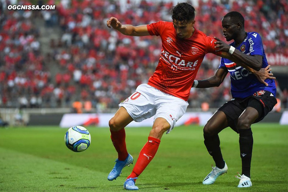 En l'absence de Sarr, Racine Coly est titulaire en latéral gauche