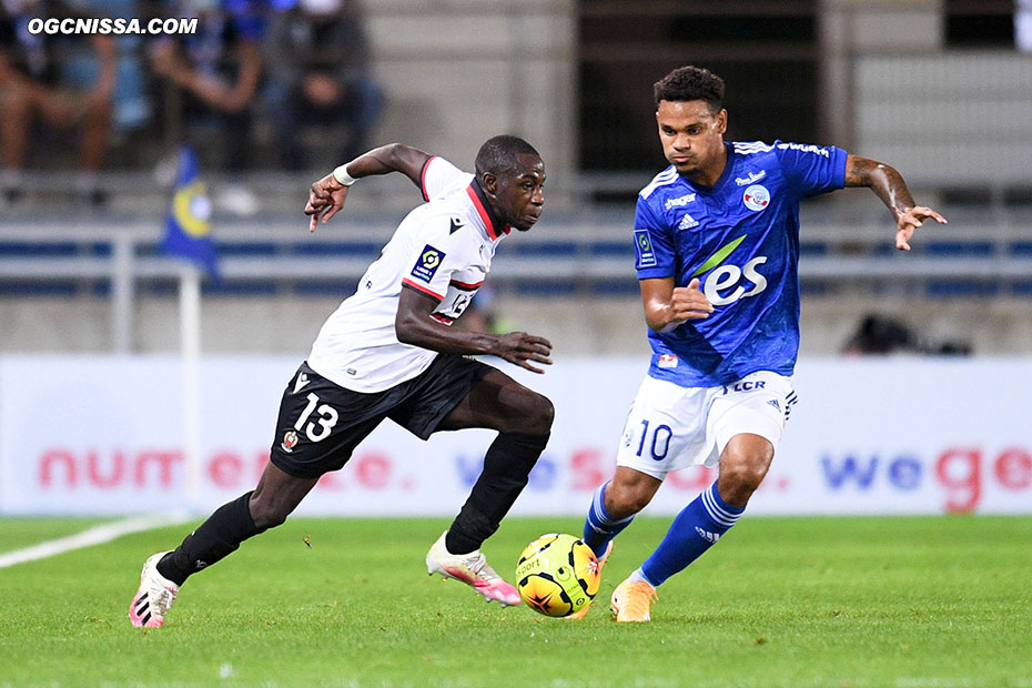 Hassane Kamara est titulaire en latéral gauche