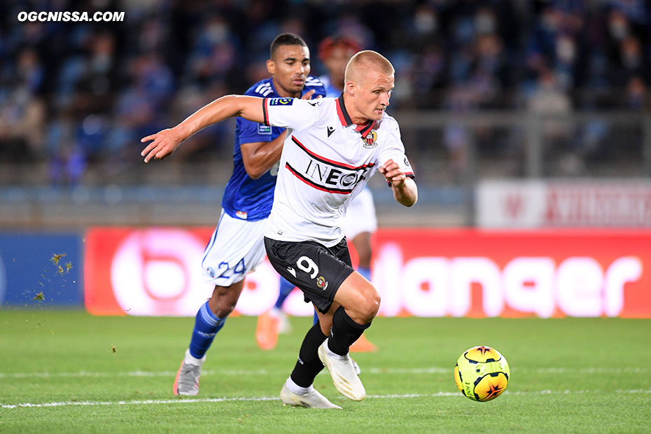 En seconde période, Kasper Dolberg est trouvé dans la surface