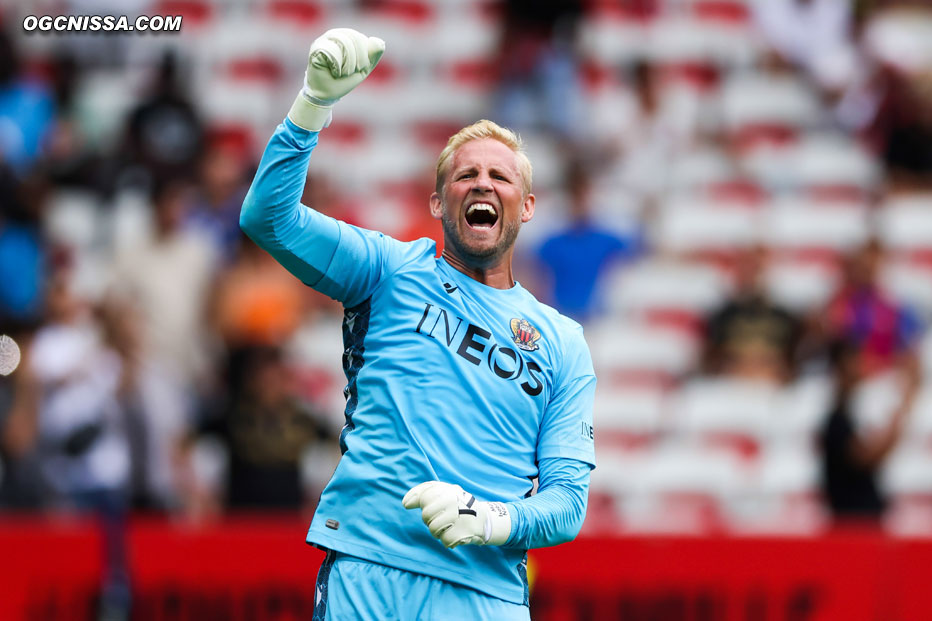 La joie de Kasper Schmeichel sur le but de Delort