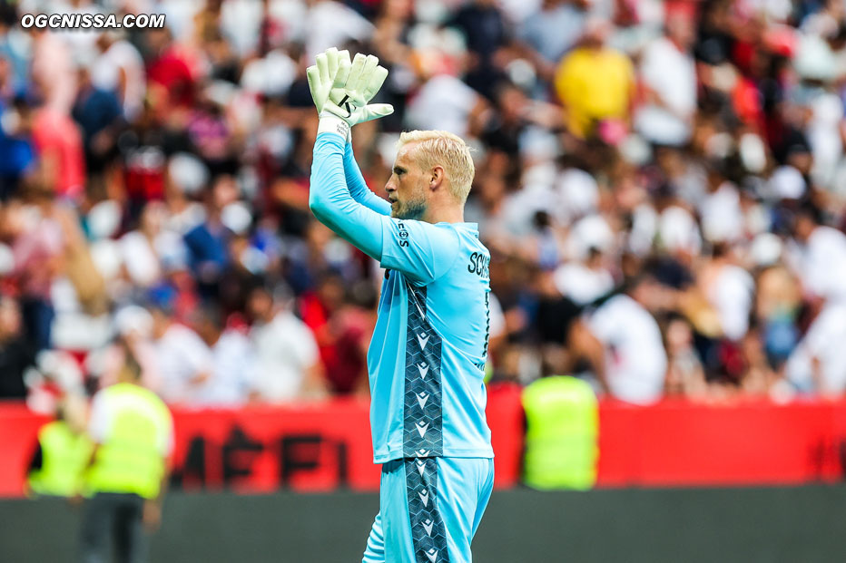 Mais plus rien ne sera marqué. Match nul 1 partout pour la première de Kasper Schmeichel