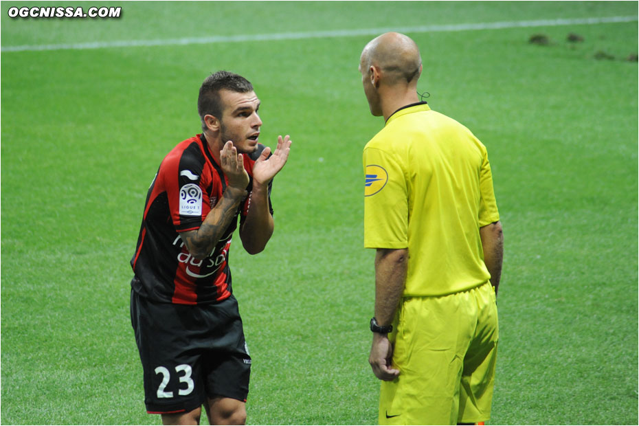 Un but d'Eysseric est refusé ensuite, pour un hors jeu passif de Gomis. Le juge de touche reste impassible devant l'incomprehension d'Alexy Bosetti.