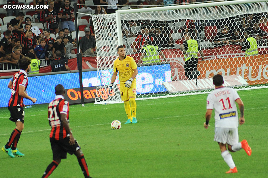 Yoan Cardinale dans les buts