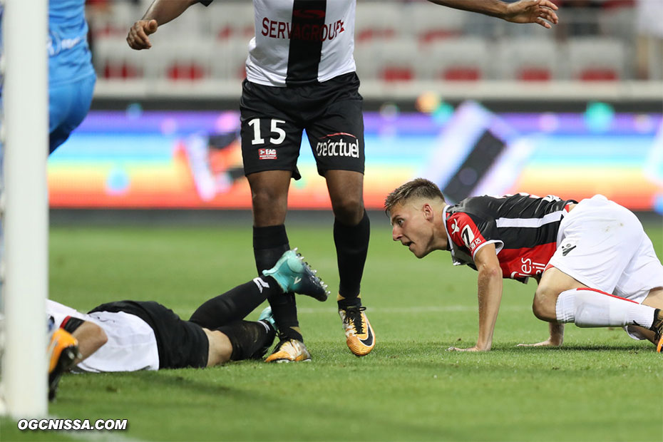 Remi Walter est à la conclusion de l'action pour le 2 à 0 !