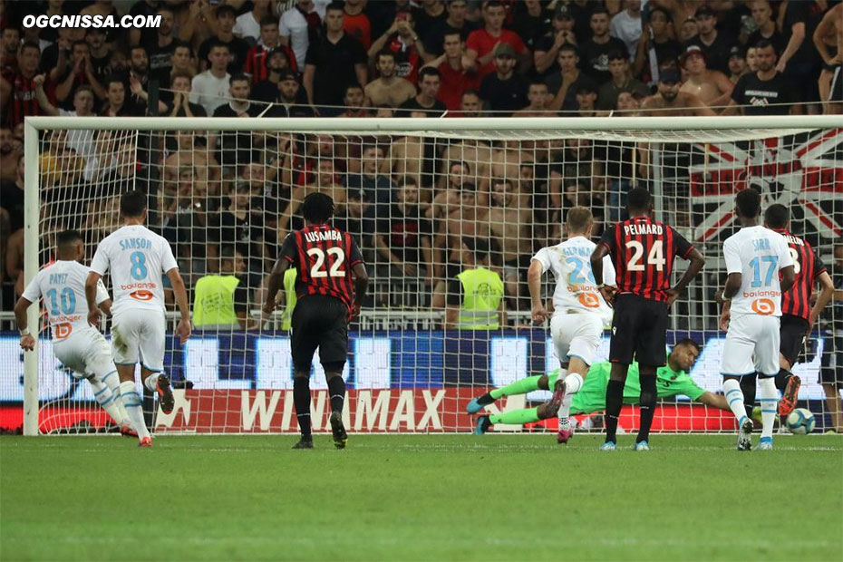 Mais Marseille prendre l'avantage sur un pénalty que Walter Benitez ne peut que dévier dans son but