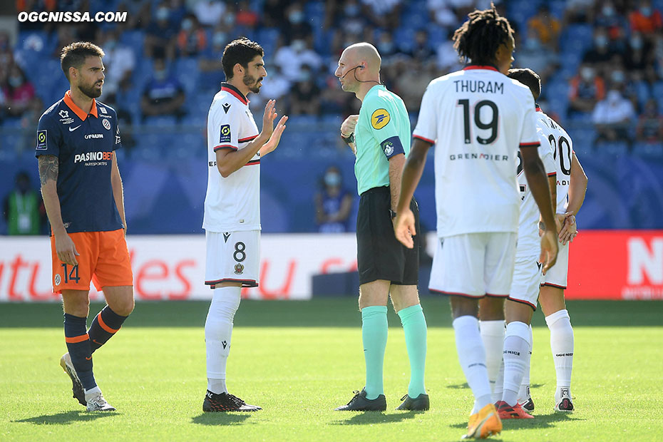 Pierre Lees Melou est bousculé dans la surface mais il n'est pas l'arbitre...