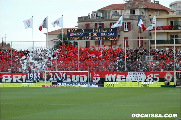 Le tifo BSN est superbe à l'entrée des joueurs