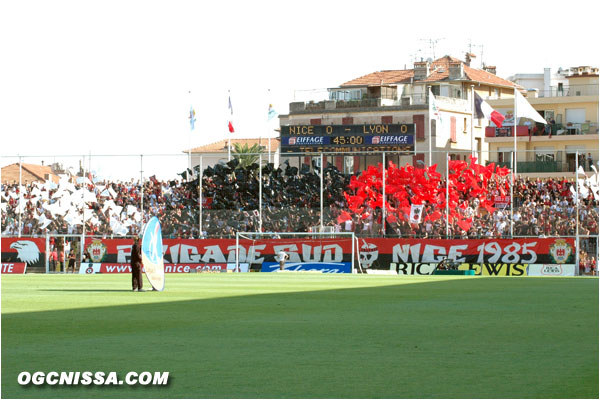 Tifo drapeaux en populaire