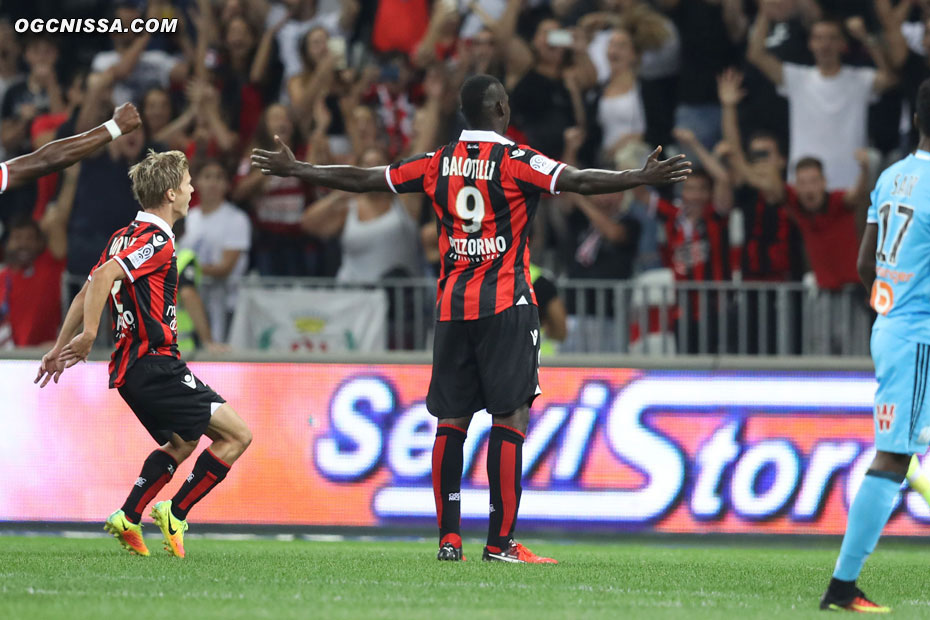 Le premier but de Mario Balotelli, pour la plus grande joie de Vincent Koziello