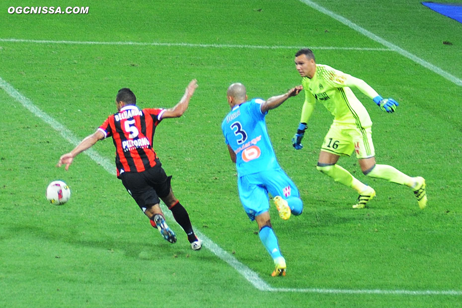 La dernière occasion est pour Younes Belhanda