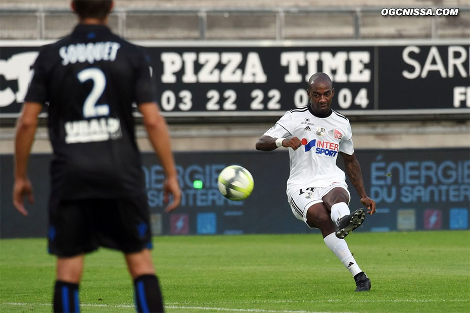 Sur coup franc, Amiens ouvre le score