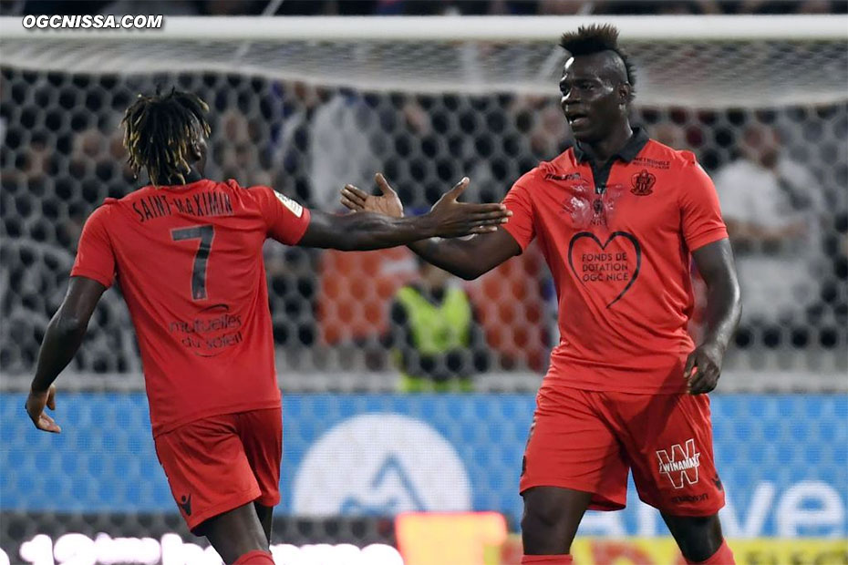 Mario Balotelli félicite Allan Saint Maximin