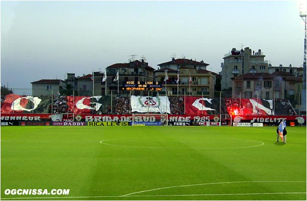 Magnifique tifo BSN. Défaite 1 à 0 pour cette première journée de Ligue 1.