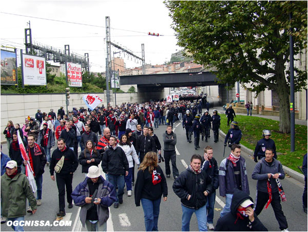 C'est un long cortége ARN et BSN qui s'engage dans la ville verte.