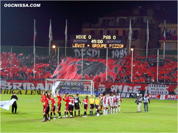 Beau tifo de la BSN pour ce Nice - Paris SG.