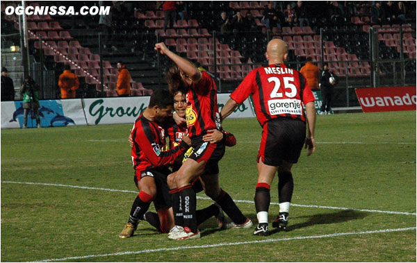 Après un match nul et vierge à Sochaux, les Aiglons reçoivent Metz. Une faute sur Honorato Ederson, et Marama Vahirua égalise pour Nice, score final 1 partout.