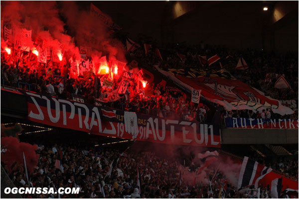 Beau rendu du tifo du virage Auteuil