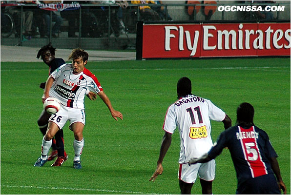 En deuxième période, Nice joue plus haut. Cyril Rool.