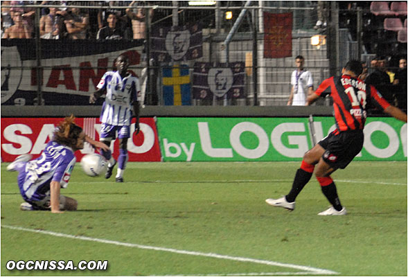 Centre d'Apam, et Ederson ouvre le score