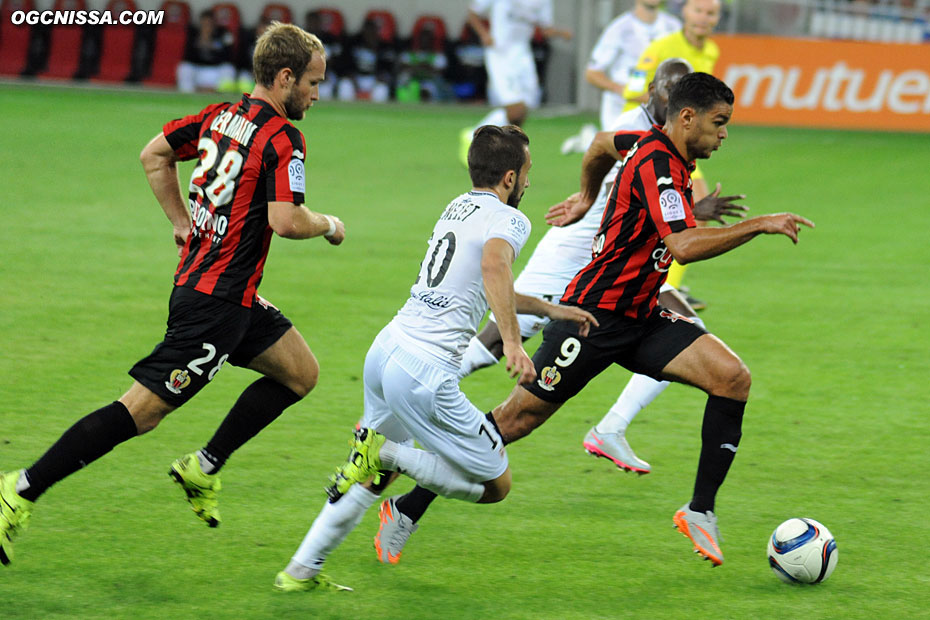 Accélération d'Hatem Ben Arfa juste devant Valére Germain