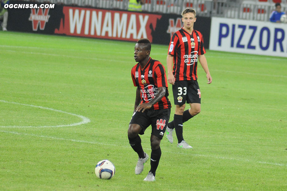 Jean-Michael Seri, devant Olivier Boscagli