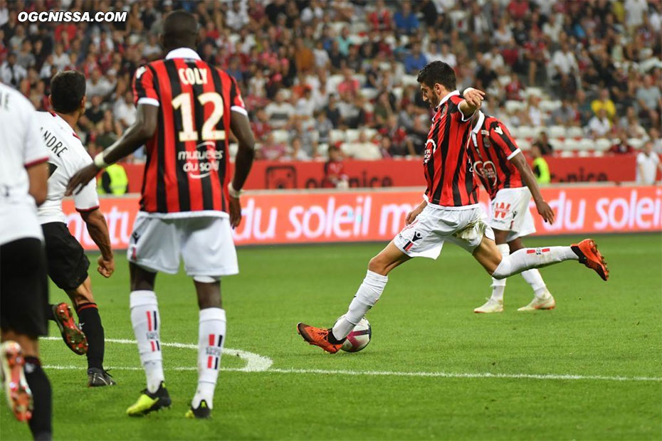 Dans les derniers instants, Pierre Lees Melou ouvre son pied pour donner la victoire aux siens !