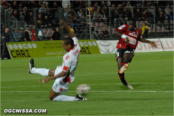 Le ballon revient sur Faé qui ouvre le score !