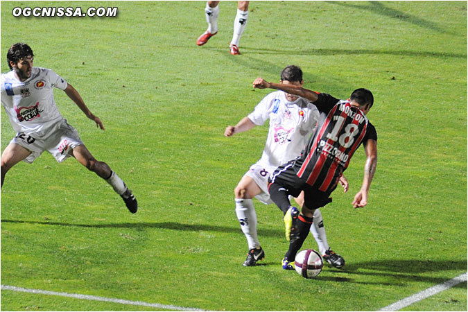 Fabian Monzon est fauché dans la surface : Nouveau penalty pour Nice !