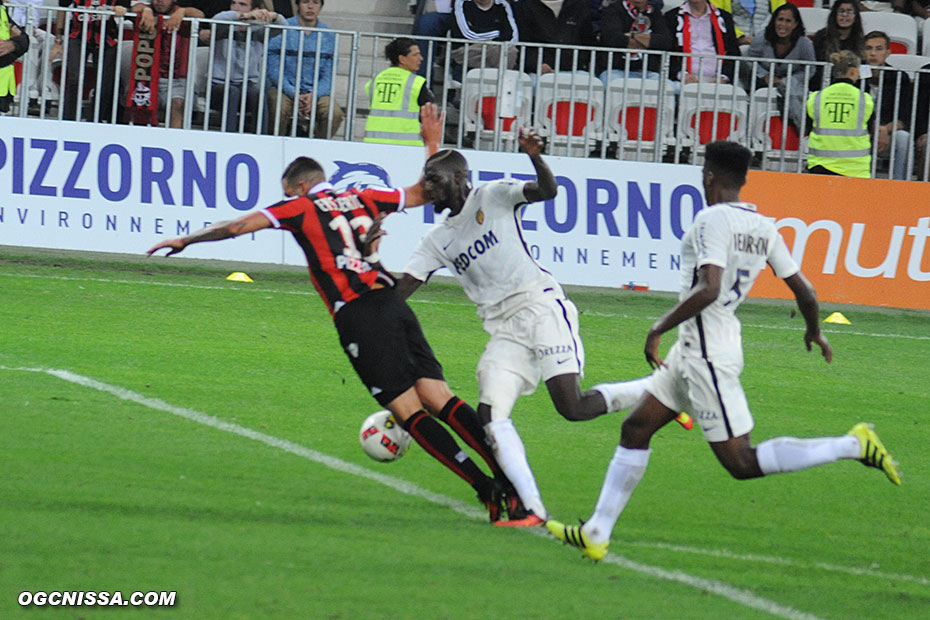 Penalty pour Nice à 5 minutes de la fin, pour cette faute sur Valentin Eysseric