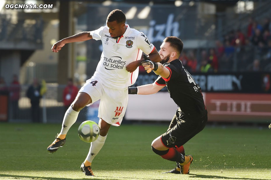 Alassane Plea s'échappe