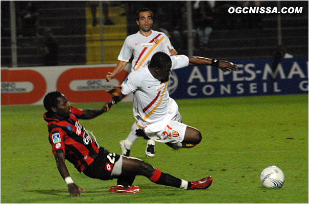 Onyekachi Apam ne fait pas dans le détail