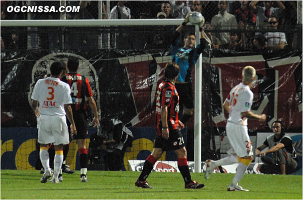 Lloris, toujours aussi rassurant dans les airs