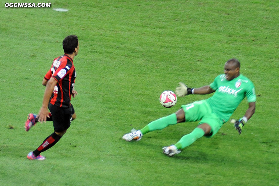 Carlos Eduardo rate de peu le break