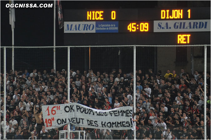 Les supporters réclament plus de virilité à la pause