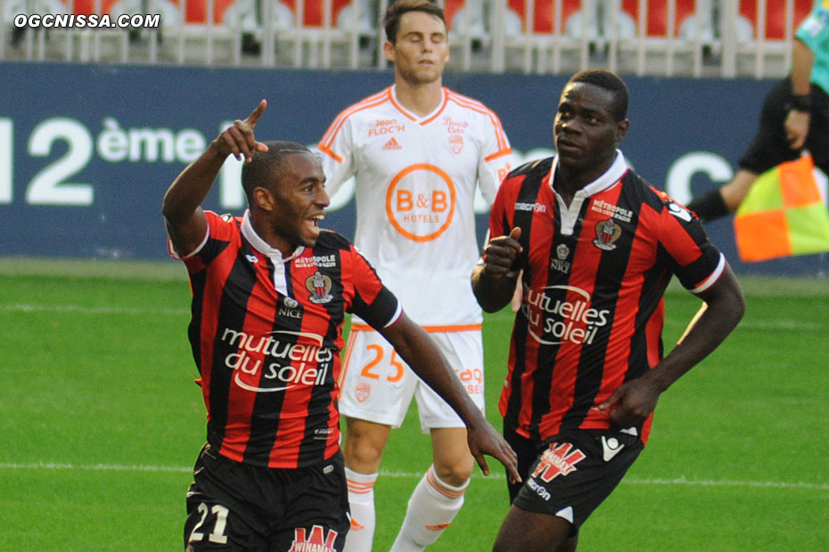 Ricardo Pereira ouvre le score ! Ici avec Mario Balotelli