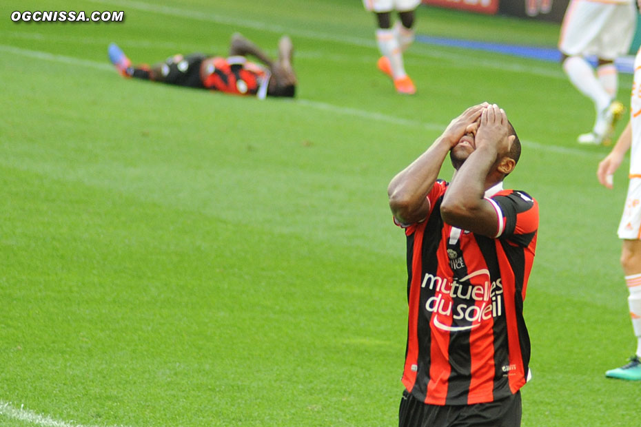 Ricardo Pereira le passeur est tout autant déçu que le buteur italien sur cette action