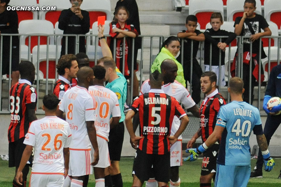 Balotelli se fait expulser dans les arrêts de jeu, pour un 2e jaune, mais il devrait être blanchit par la LFP