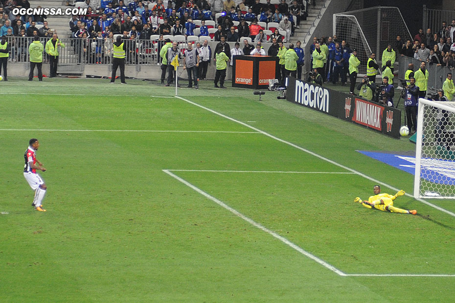 Alassane Pléa manquera un pénalty en fin de match