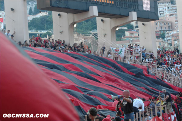 Le voile Rouge et Noir réapparaitra plusieurs fois en BSN