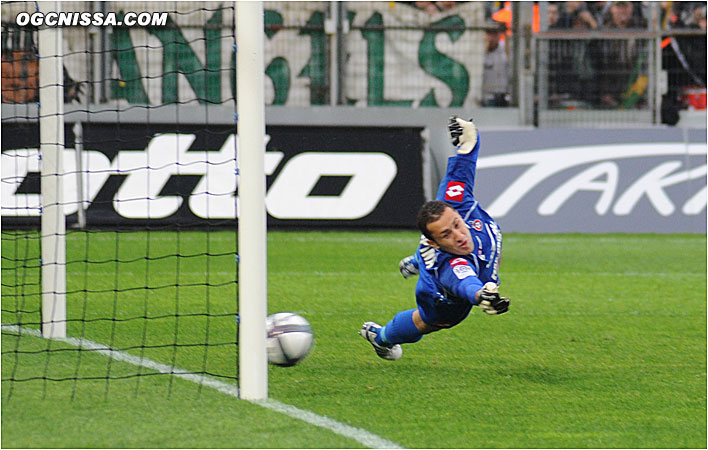 Ospina aura effleuré le ballon... 0 - 1. 