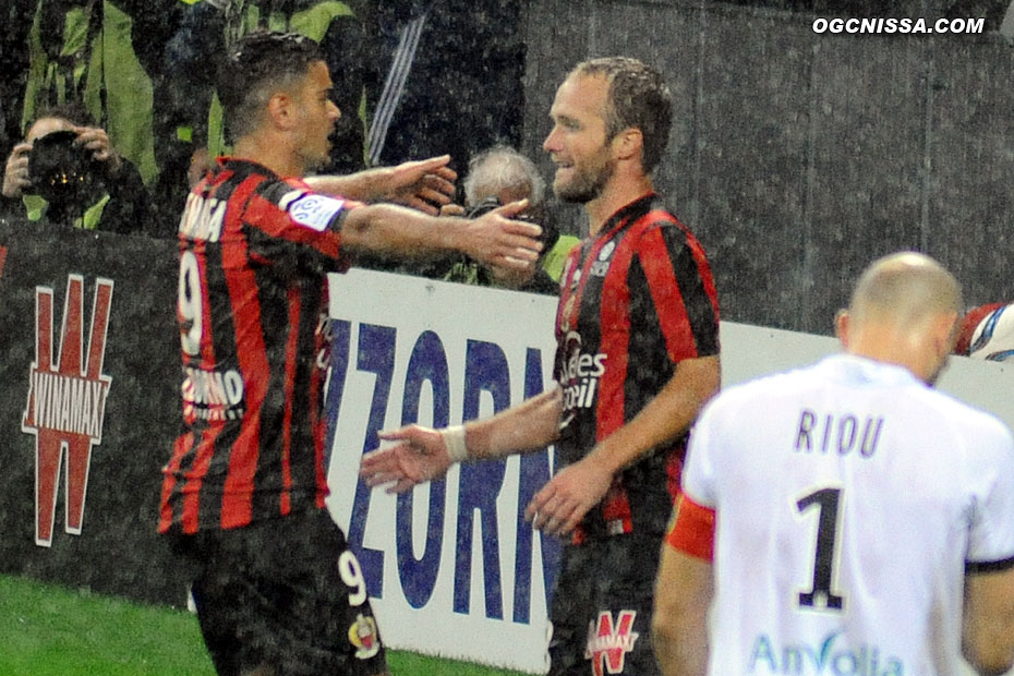 La joie d'Hatem Ben Arfa sur le deuxième but de Valére Germain