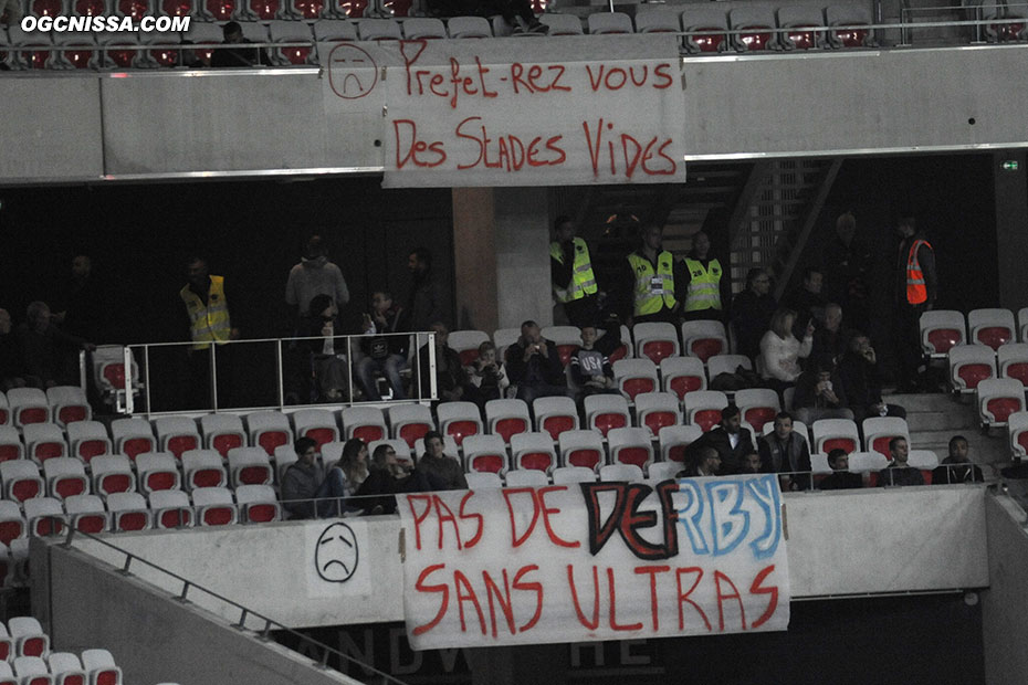 Quelques messages pour protester contre l'interdiction de déplacement des supporters à Marseille