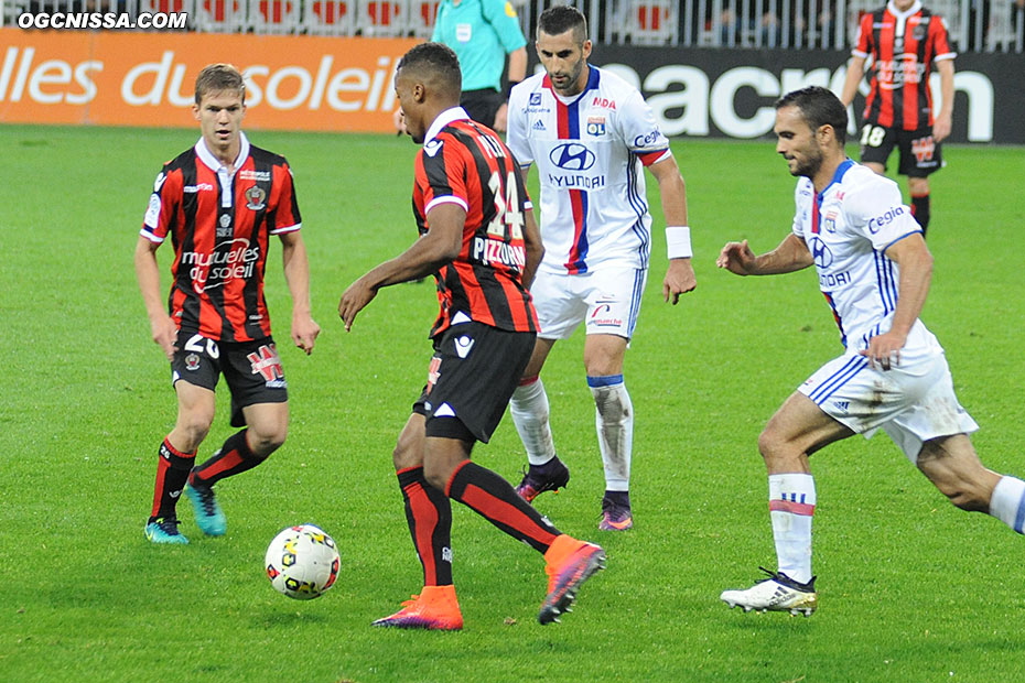 Vincent Koziello et Alassane Plea font leur entrée en fin de match