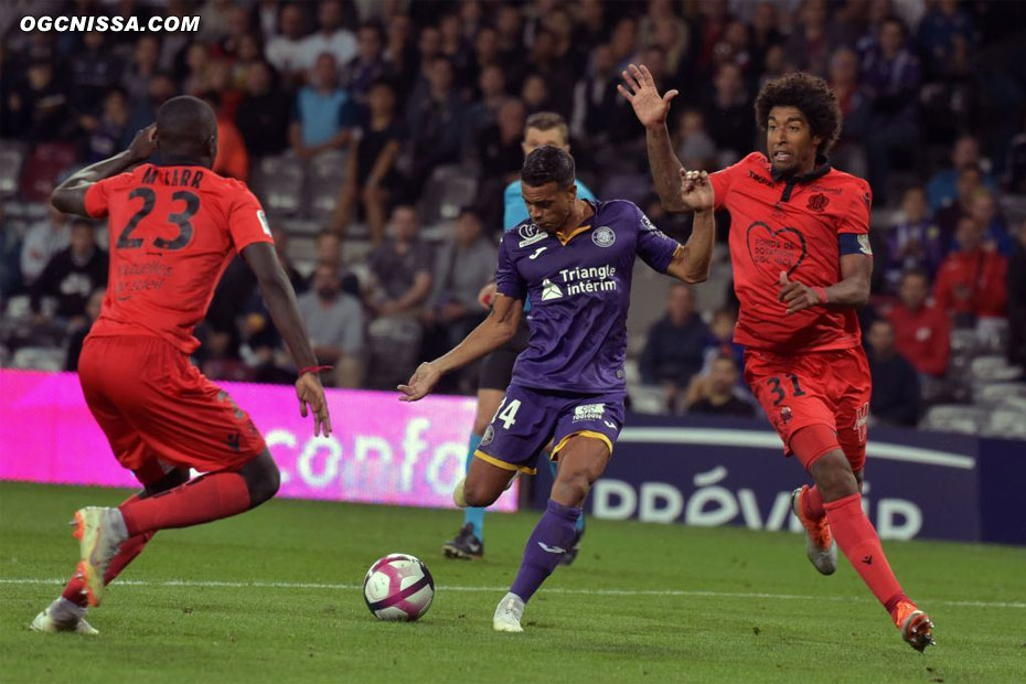 Malang Sarr et Dante Bonfim en défense