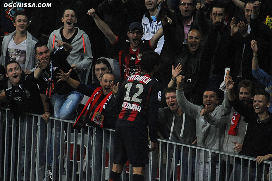 Dario Cvitanich va fêter ça avec les supporters