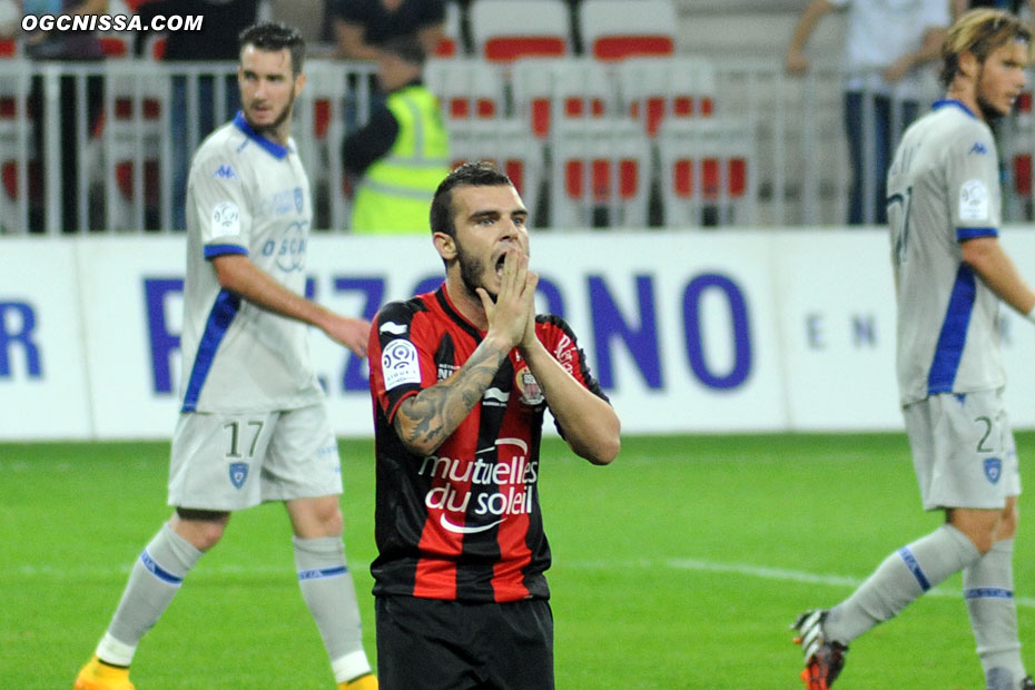 La frappe d'Alexy Bosetti passe de peu au dessus