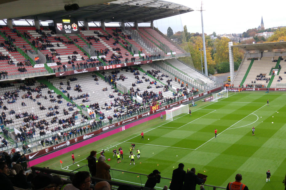 Déplacement au stade St-Symphorien où les supporters niçois sont interdits de déplacement